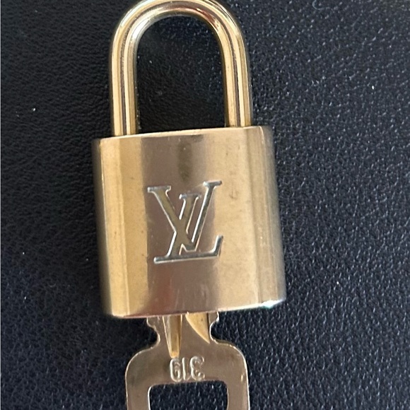 Louis Vuitton Lock & Key - choose your number - Picture 10 of 16